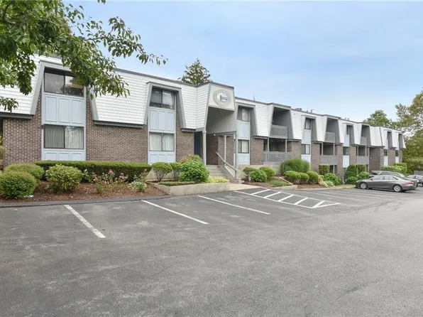 125 Van Zandt Ave APT 202, Newport, RI 02840