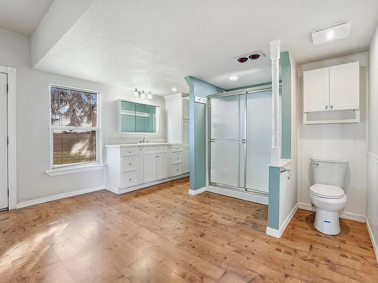 3321 Addison Ave E — Photo 2