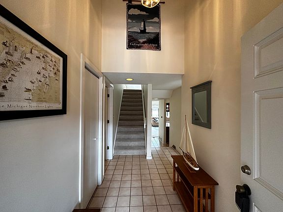 4th image of 257 Harbor Dr #13