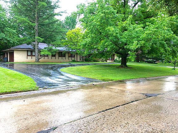 2nd image of 126 Executive Estates Dr