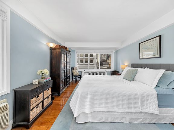 5th image of 240 E 55th St APT 14B