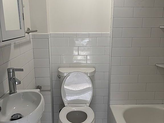 3rd image of 326 Dartmouth Ave