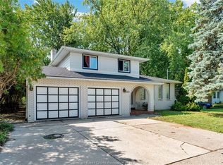 655 Roseland Dr S, Windsor, ON N9G 1T7