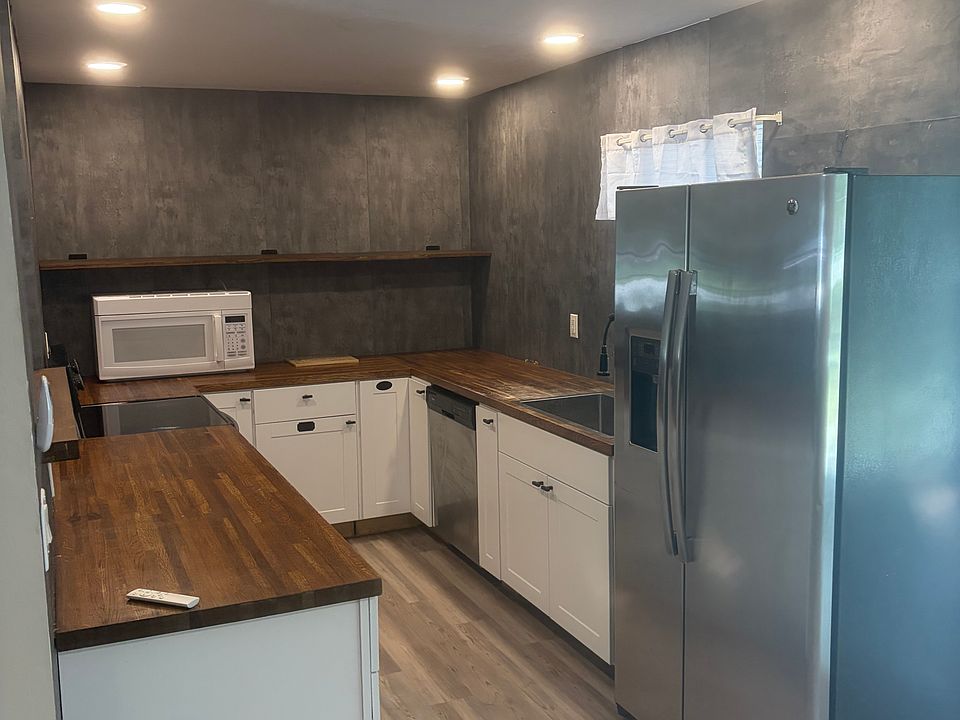 1st image of 2525 SE 16th Pl
