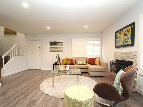 3rd image of 10516 Sunland Blvd Unit 4