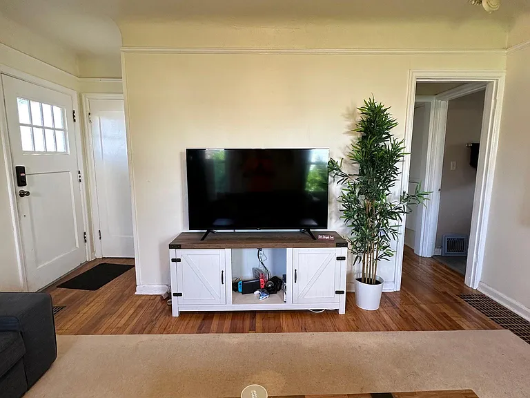 8301 NE Hassalo St — Photo 5