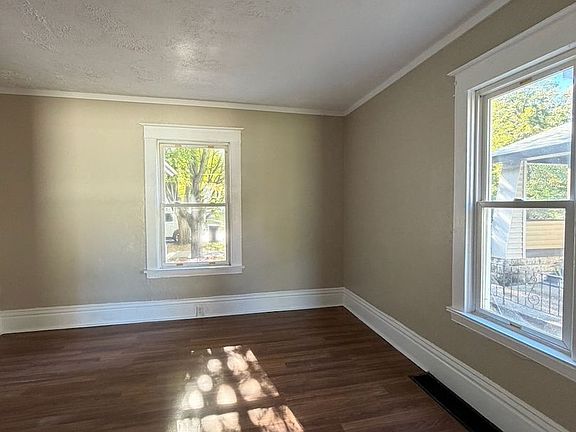 4th image of 77 E 21st St