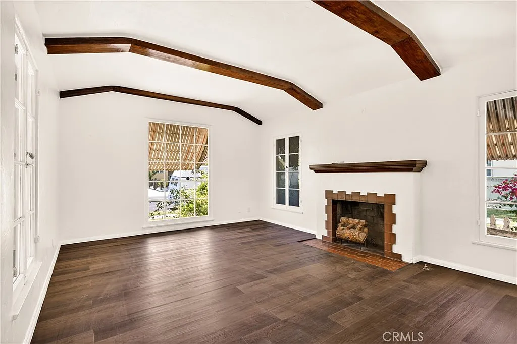 3 bed, 1.5 bath, 1418 sqft, $5,100 — Photo 4