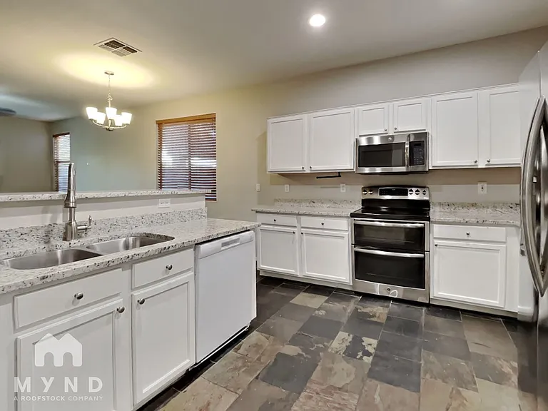 12206 W Lincoln St — Photo 12