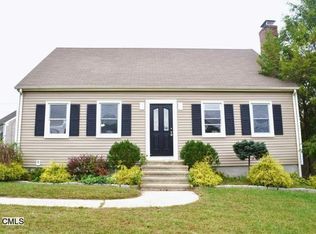 90 Holland Hill Cir, Bridgeport, CT 06610