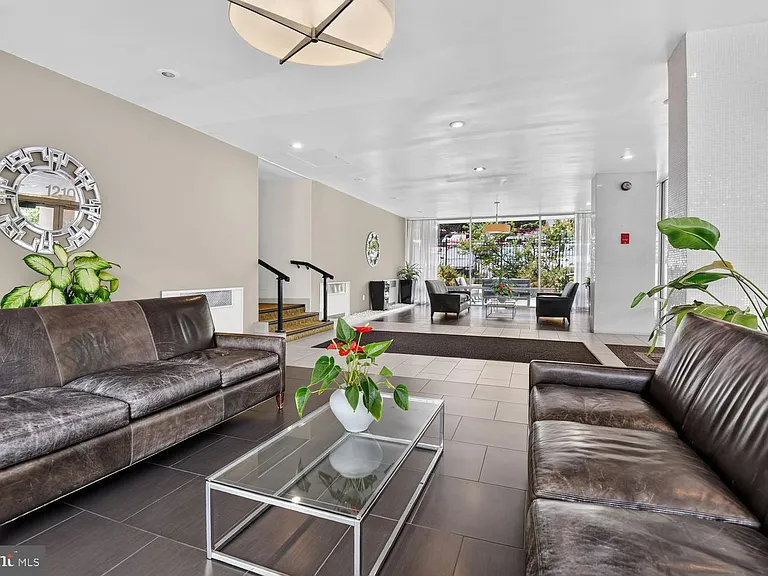 1210 N Taft St #105 — Photo 12