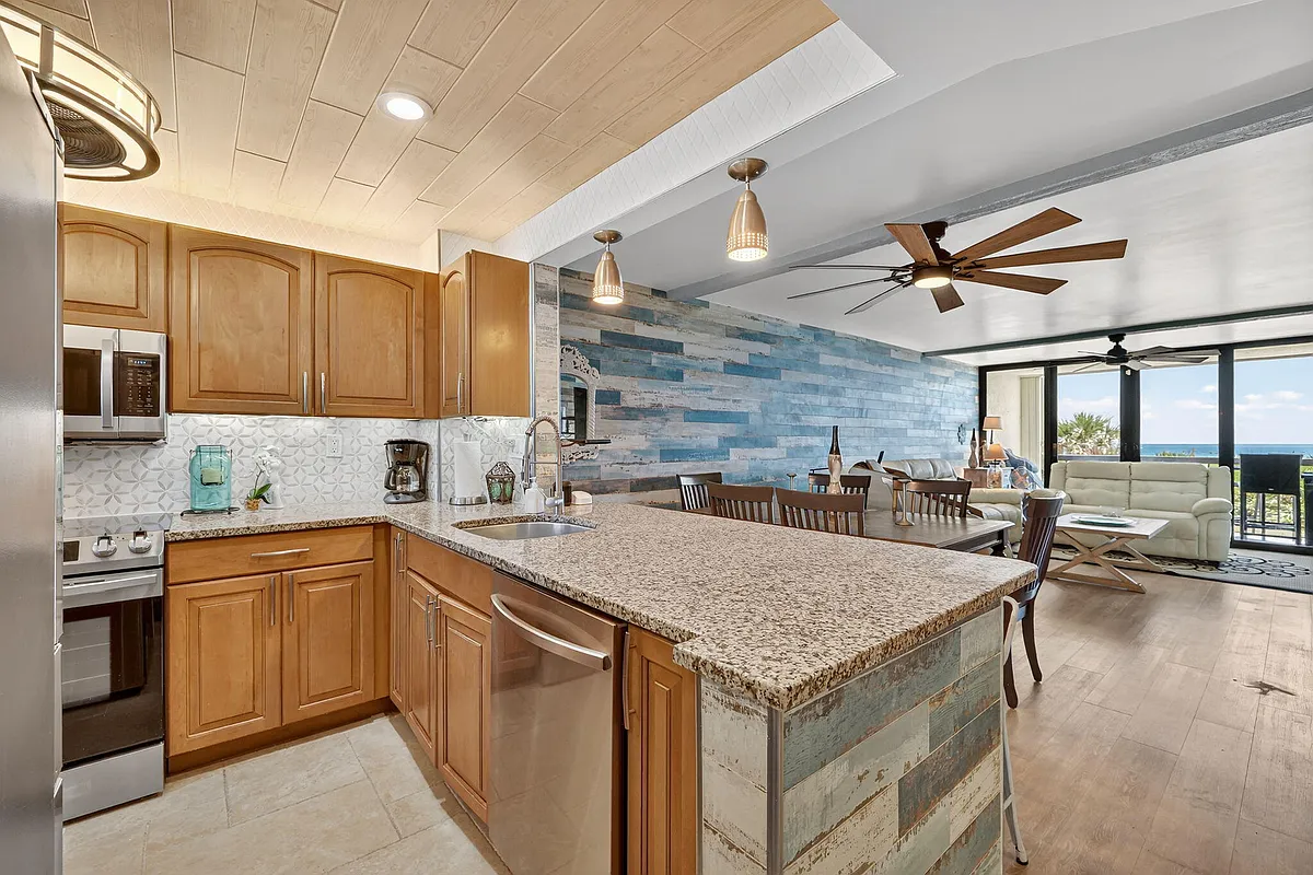 Building Photo - 10680 S Ocean Dr #105