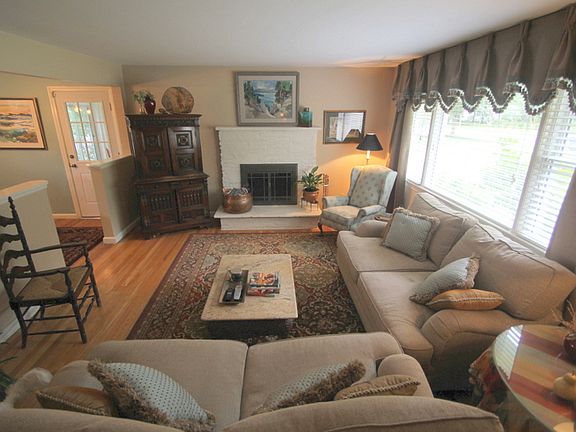 LR towards FIREPLACE!