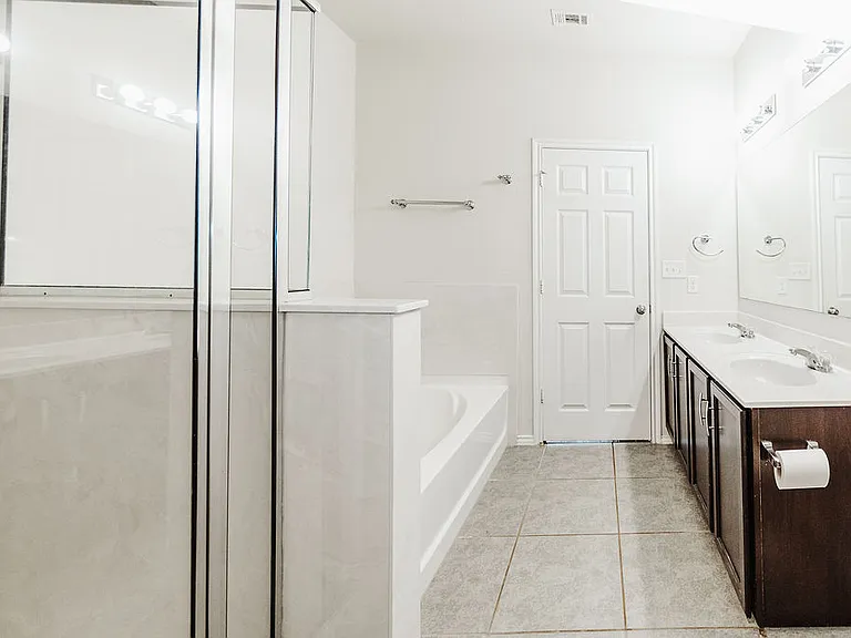 24370 Invitation Oak — Photo 40