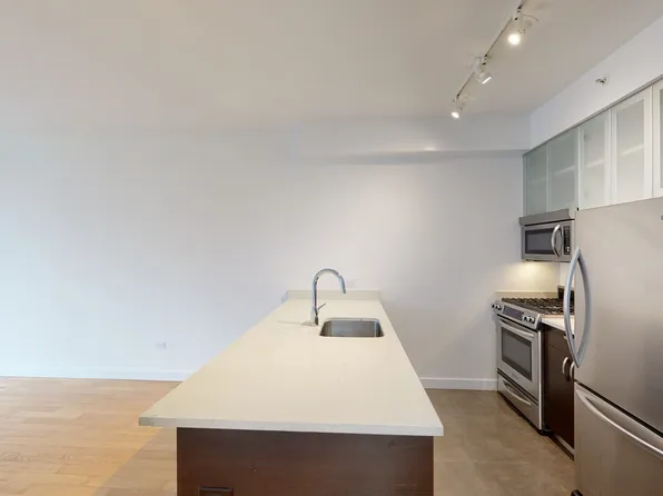 808 Columbus Avenue image 1 of 9