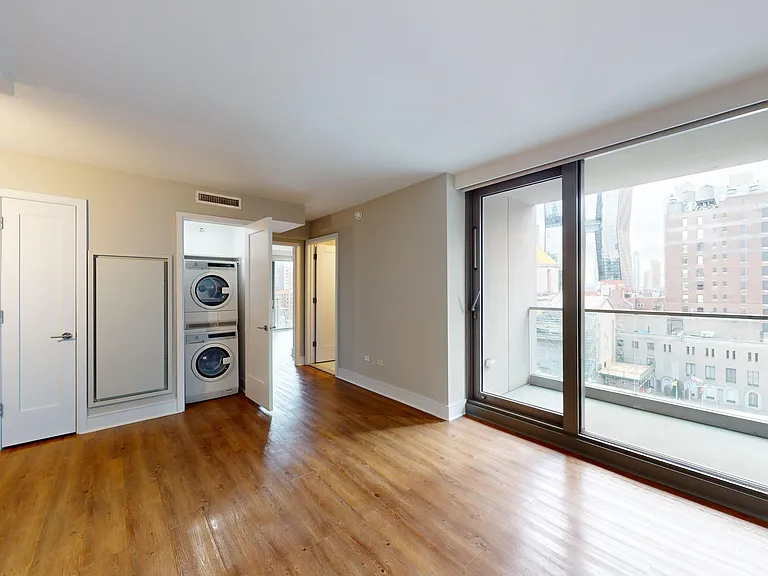 237 E 34th St #806 — Photo 8