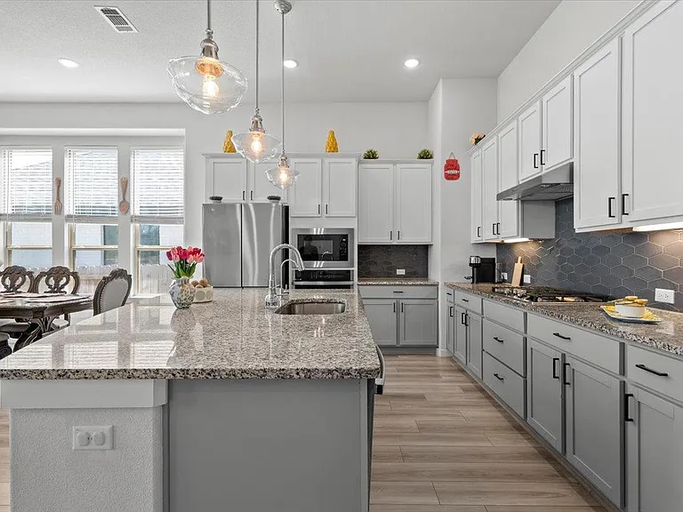 1812 David Ezra St — Photo 8