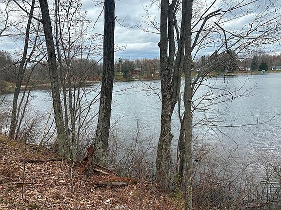 3rd image of 2120 Deer Lake Rd