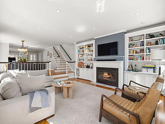 4th image of 456 9th St APT 49