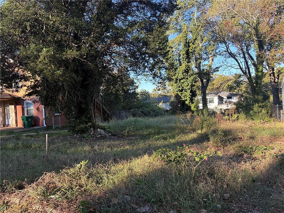 2nd image of 1853 Stanton St #17