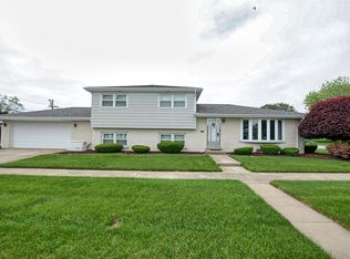 8740 S 49th Ct, Oak Lawn, IL 60453