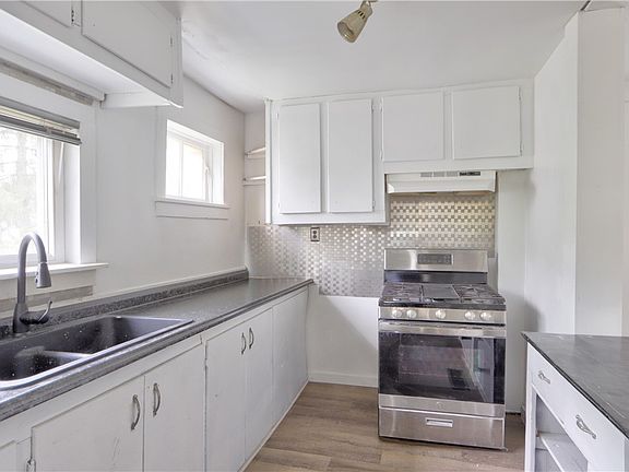 3rd image of 12 Worthington Ave