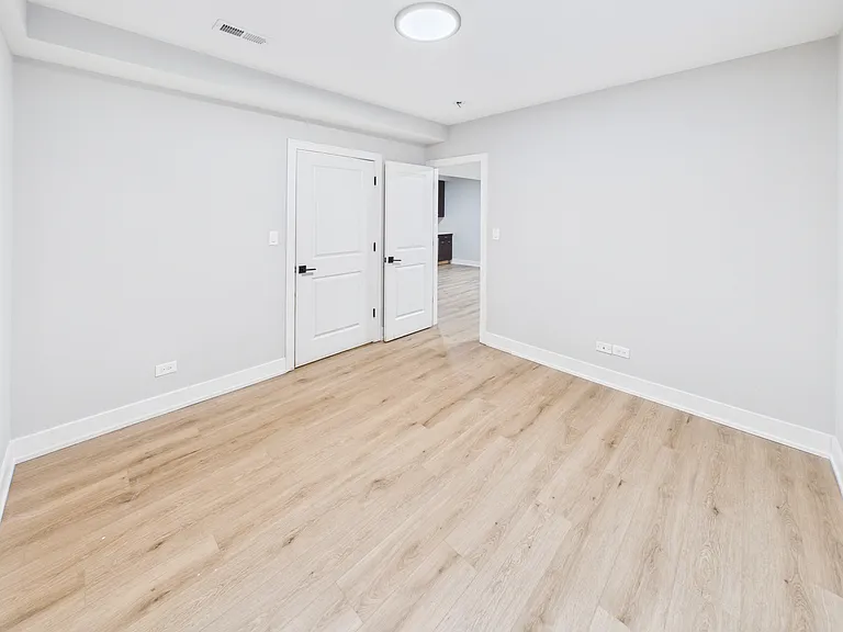 2401 S Homan Ave — Photo 15
