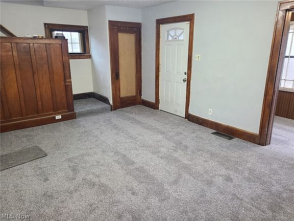 5th image of 917 Camden Ave SW