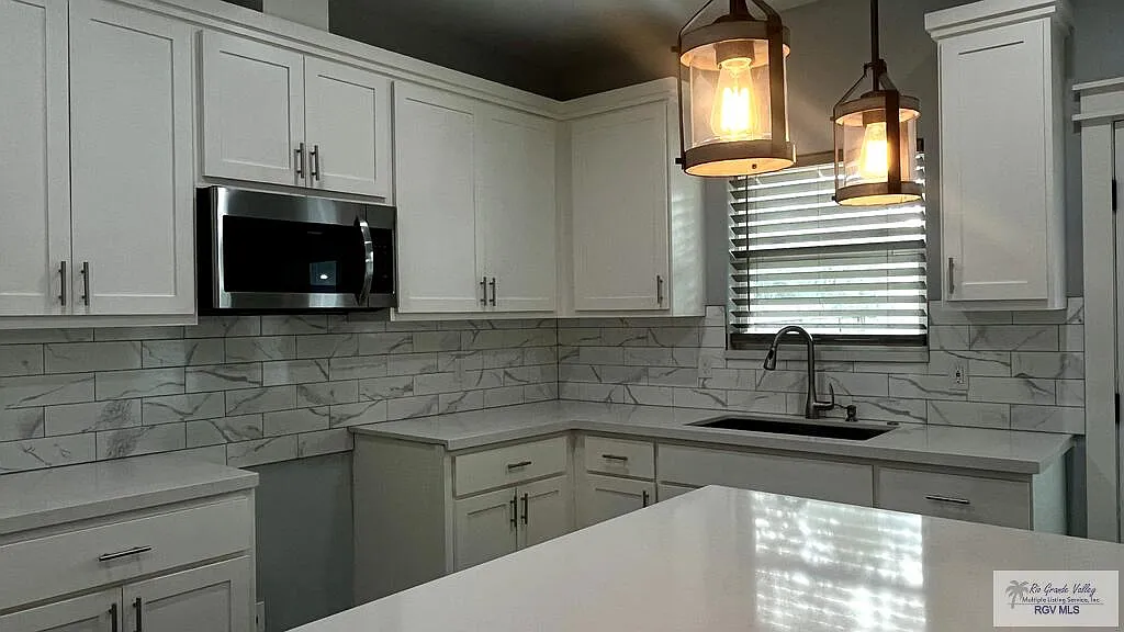 3 bed, 2.0 bath, 1246 sqft, $2,000 — Photo 3