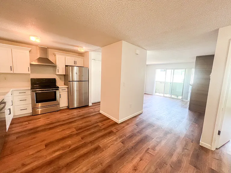 1150 Sunset Blvd NE #220 — Photo 3