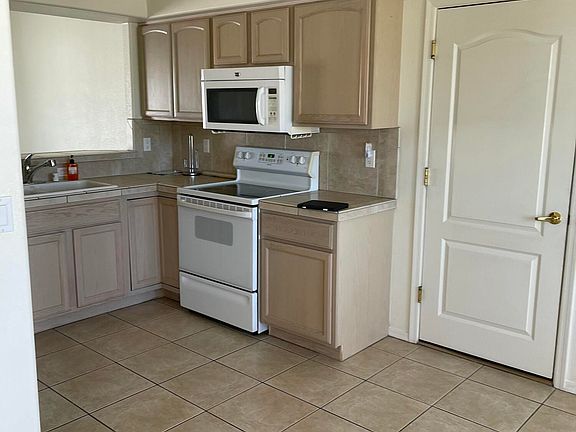 4th image of 741 Powder Dr
