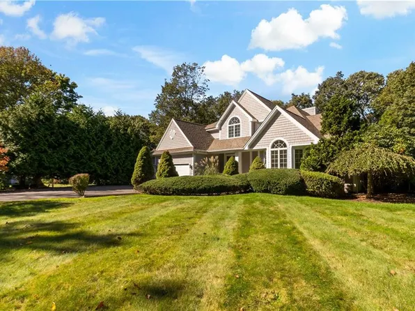 8 Mallard Ln, Tiverton, RI 02878