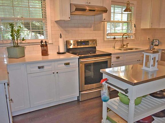 3rd image of 1789 N Mayflower Dr