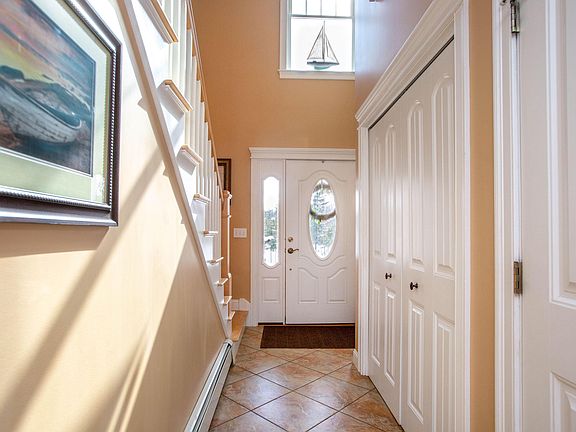 4th image of 36 Christina Dr