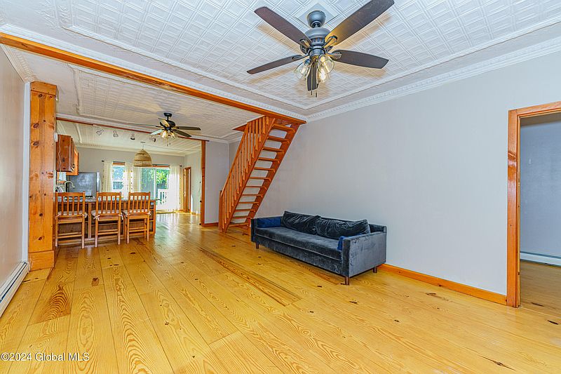 3rd image of 35 Lincoln Avenue