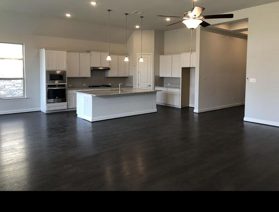 1st image of 727 E Woodview Dr