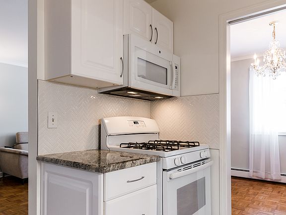 4th image of 2920 N Harlem Ave APT 2F