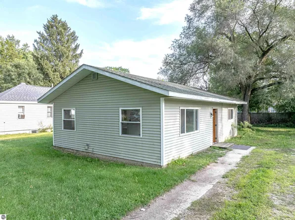 1009 Elm St, Mount Pleasant, MI 48858