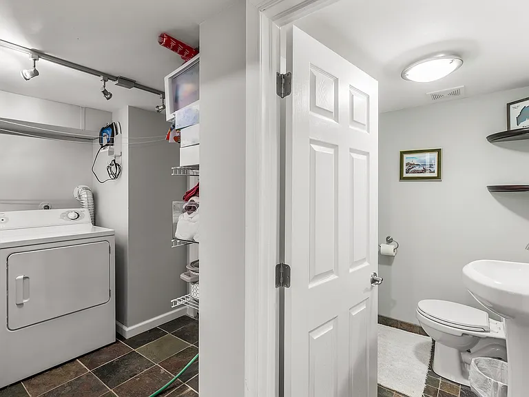 1513 Montrose St — Photo 21