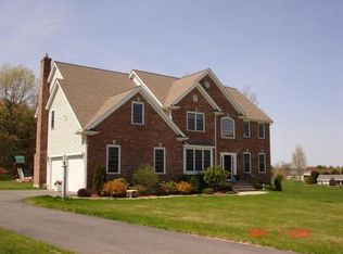 15 Hollowdale Farm Ln, Walpole, MA 02081
