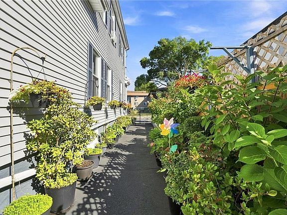 4th image of 44 Lawn Ave