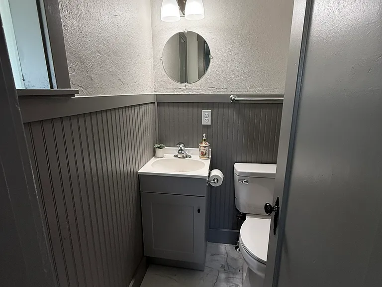 220 E Chelan Ave — Photo 7