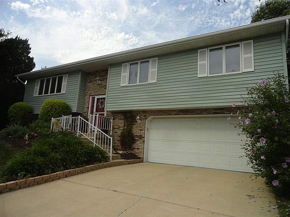 2nd image of 718 W Hedgewood Dr