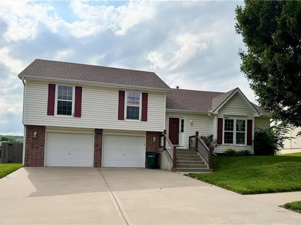 3918 Dixie Dr, Leavenworth, KS 66048