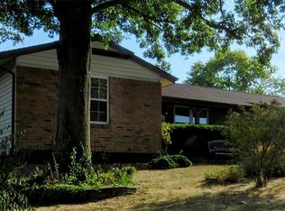 5340 Winthrop Dr, High Ridge, MO 63049