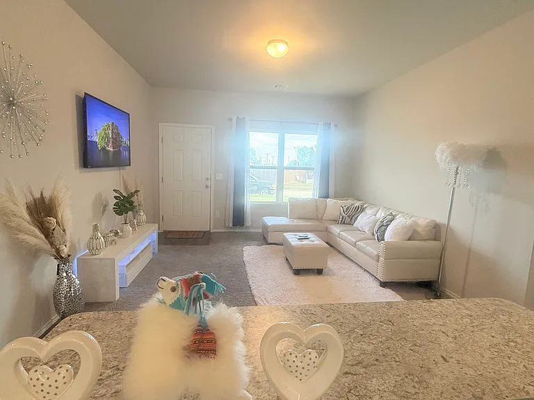 839 W Judy Dr — Photo 4