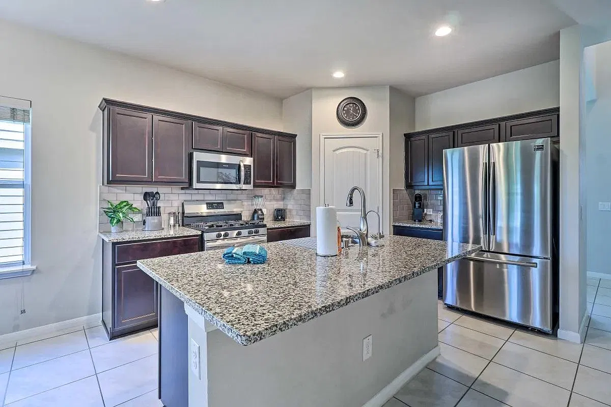 4 bed, 2.5 bath, 2383 sqft, $2,199 — Photo 1