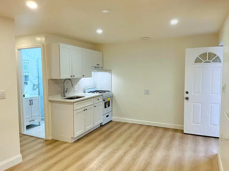 2068 Matthews Ave #B — Photo 3