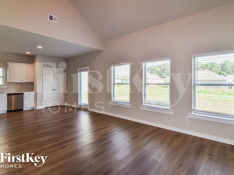 135 Avalon Way — Photo 4