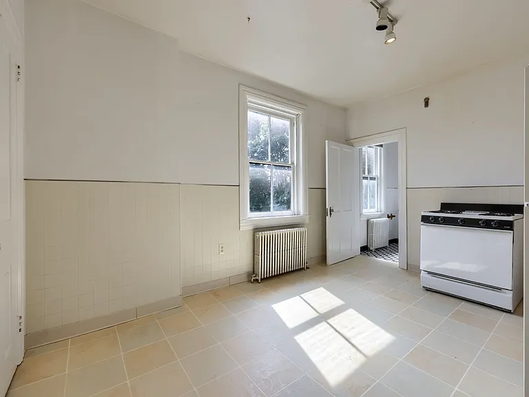 240 E Frederick St #2 — Photo 11